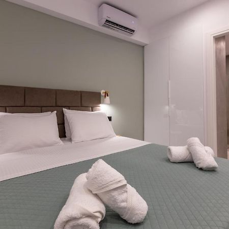 Mandevilia Suites Атина Екстериор снимка