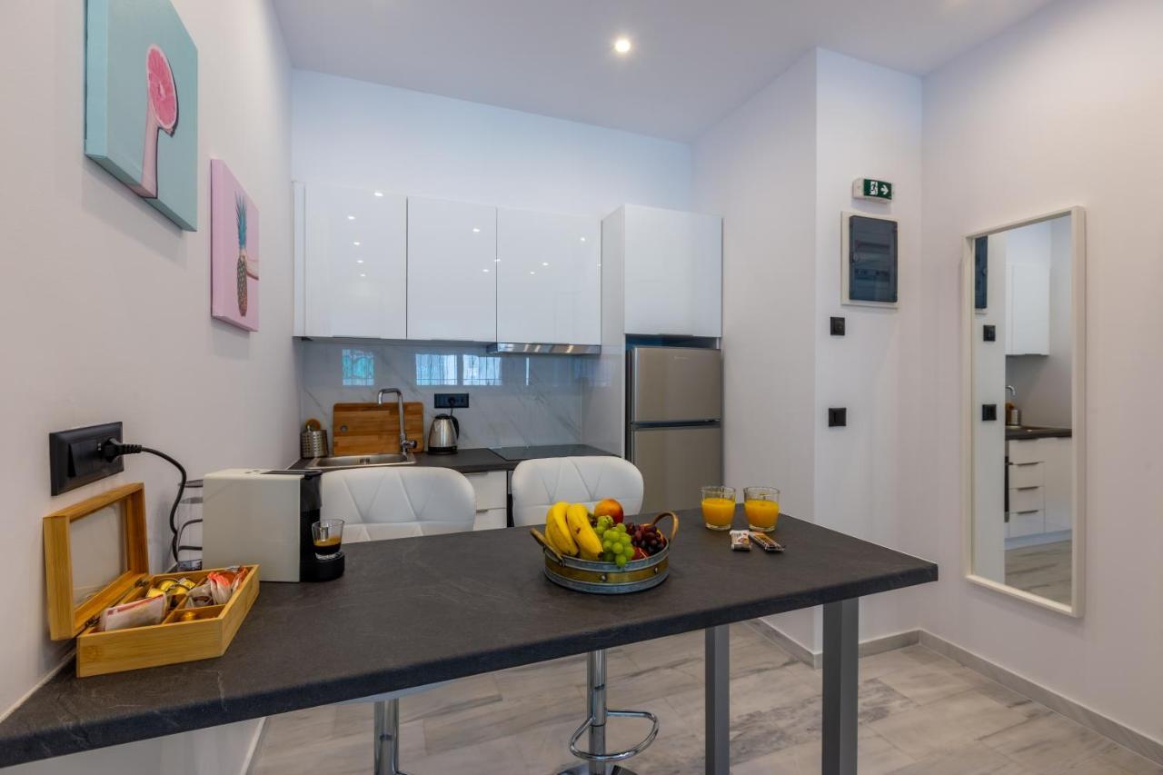 Mandevilia Suites Атина Екстериор снимка