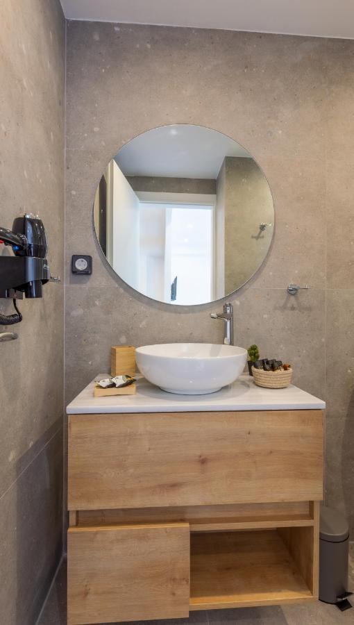 Mandevilia Suites Атина Екстериор снимка