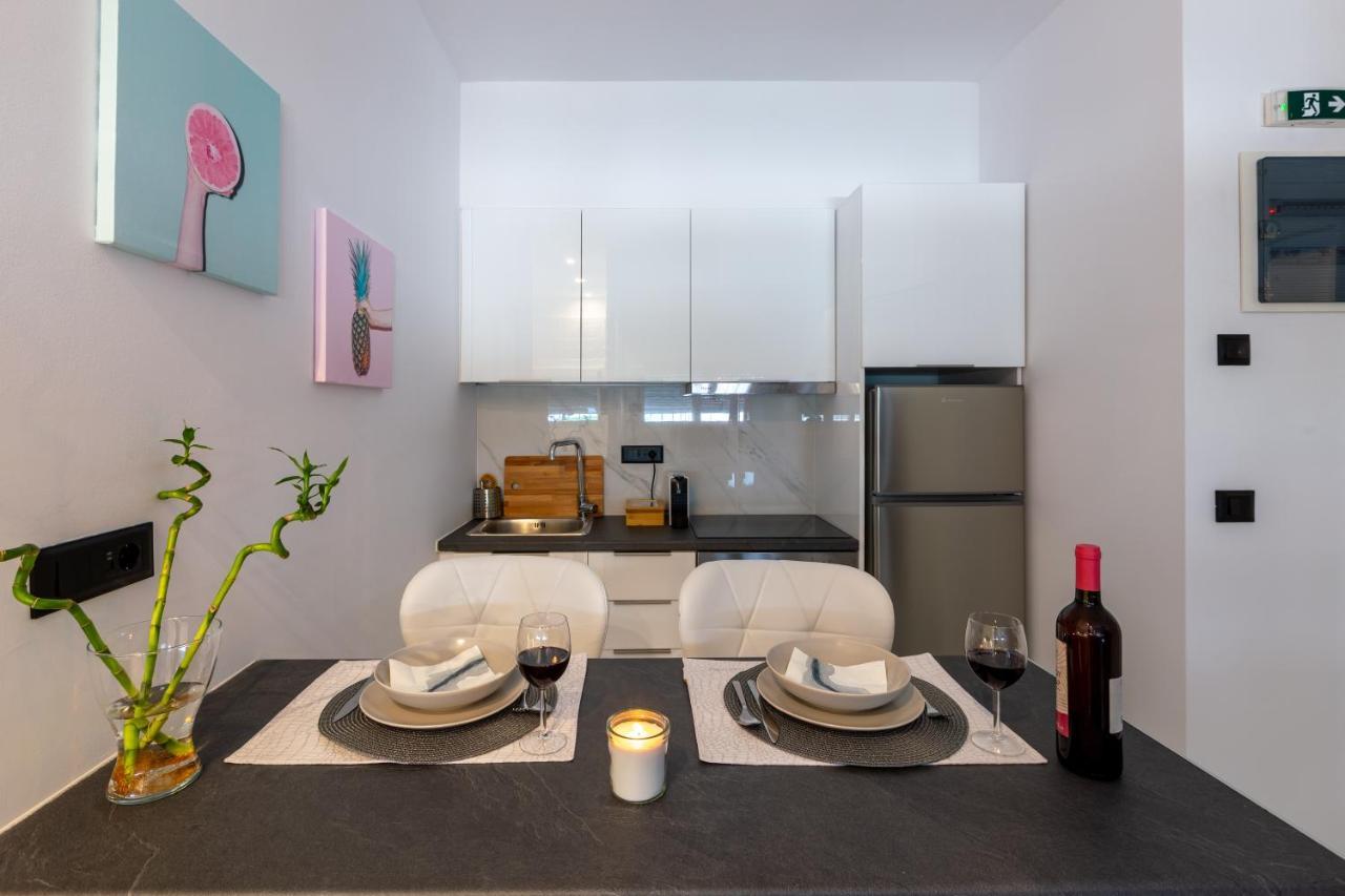 Mandevilia Suites Атина Екстериор снимка