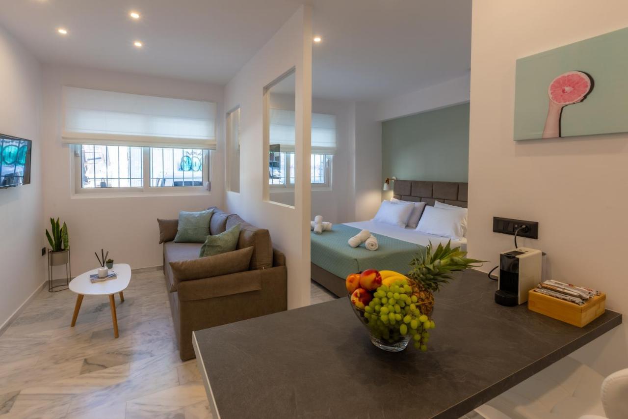 Mandevilia Suites Атина Екстериор снимка